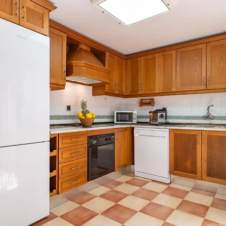 Holiday home 4 Bedroom Awesome In *